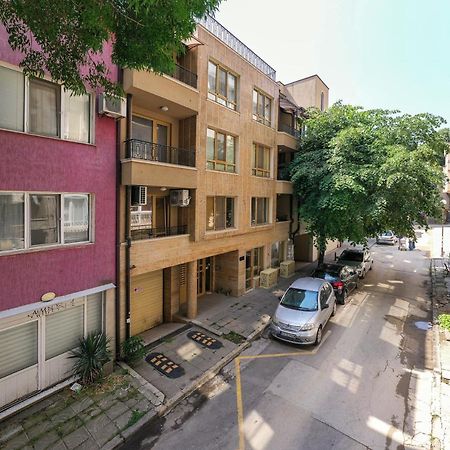 Deluxe And Central Garden Apartment Варна Екстериор снимка