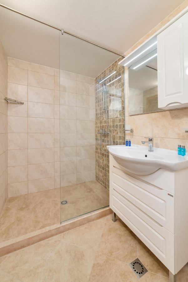 Deluxe And Central Garden Apartment Варна Екстериор снимка