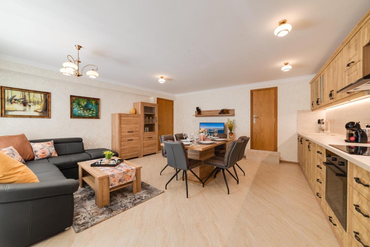 Deluxe And Central Garden Apartment Варна Екстериор снимка
