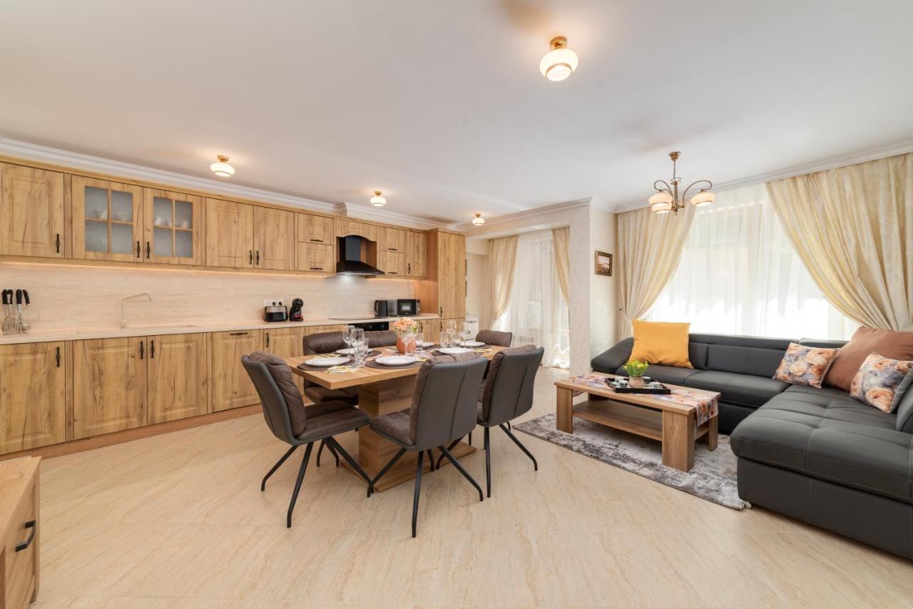 Deluxe And Central Garden Apartment Варна Екстериор снимка
