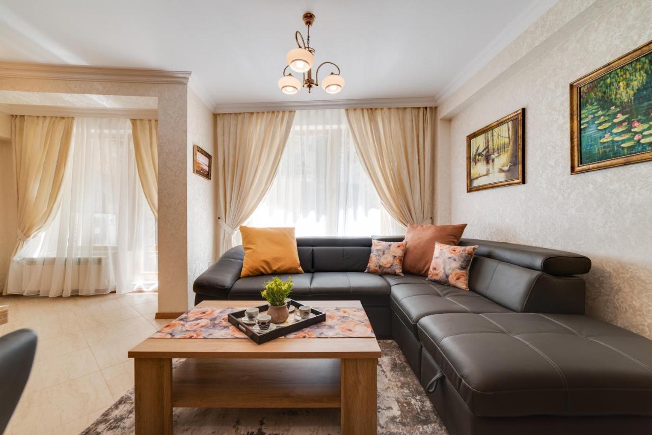 Deluxe And Central Garden Apartment Варна Екстериор снимка