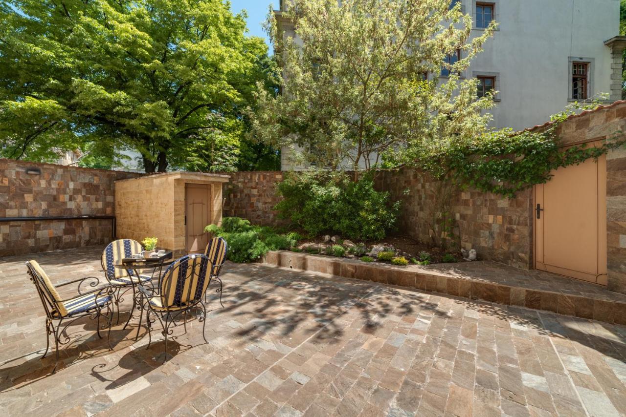 Deluxe And Central Garden Apartment Варна Екстериор снимка