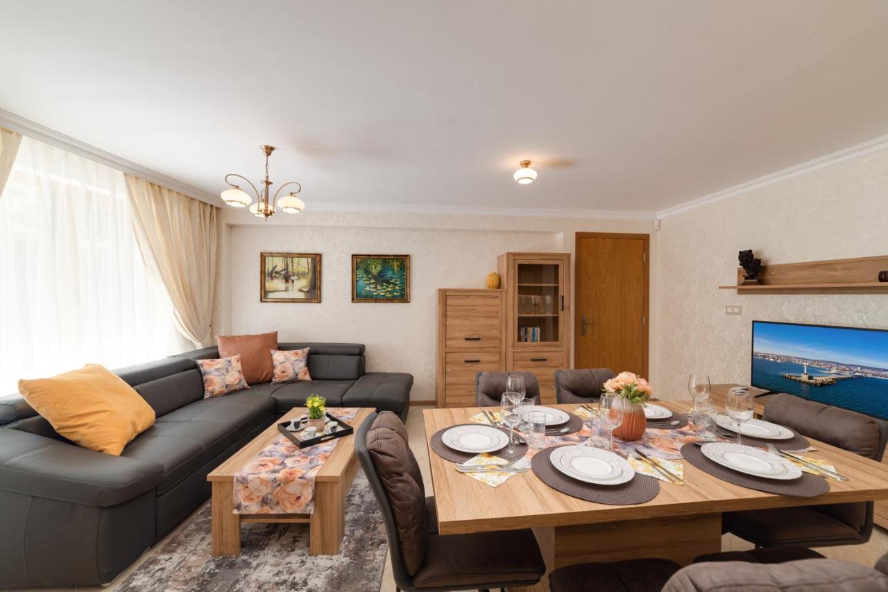 Deluxe And Central Garden Apartment Варна Екстериор снимка
