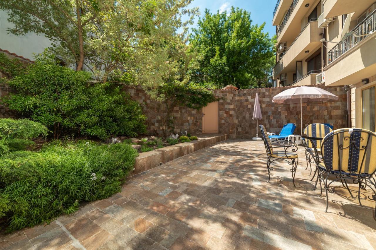 Deluxe And Central Garden Apartment Варна Екстериор снимка