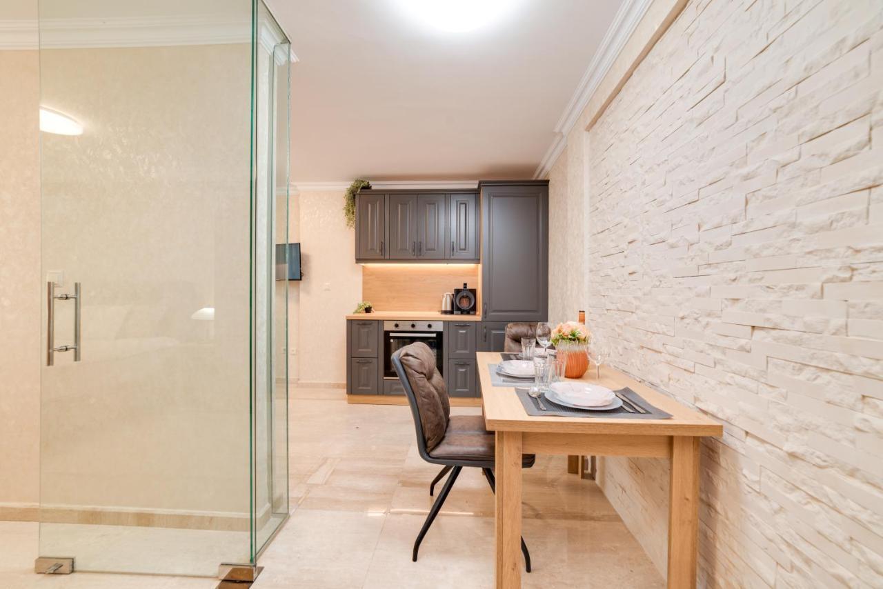 Deluxe And Central Garden Apartment Варна Екстериор снимка