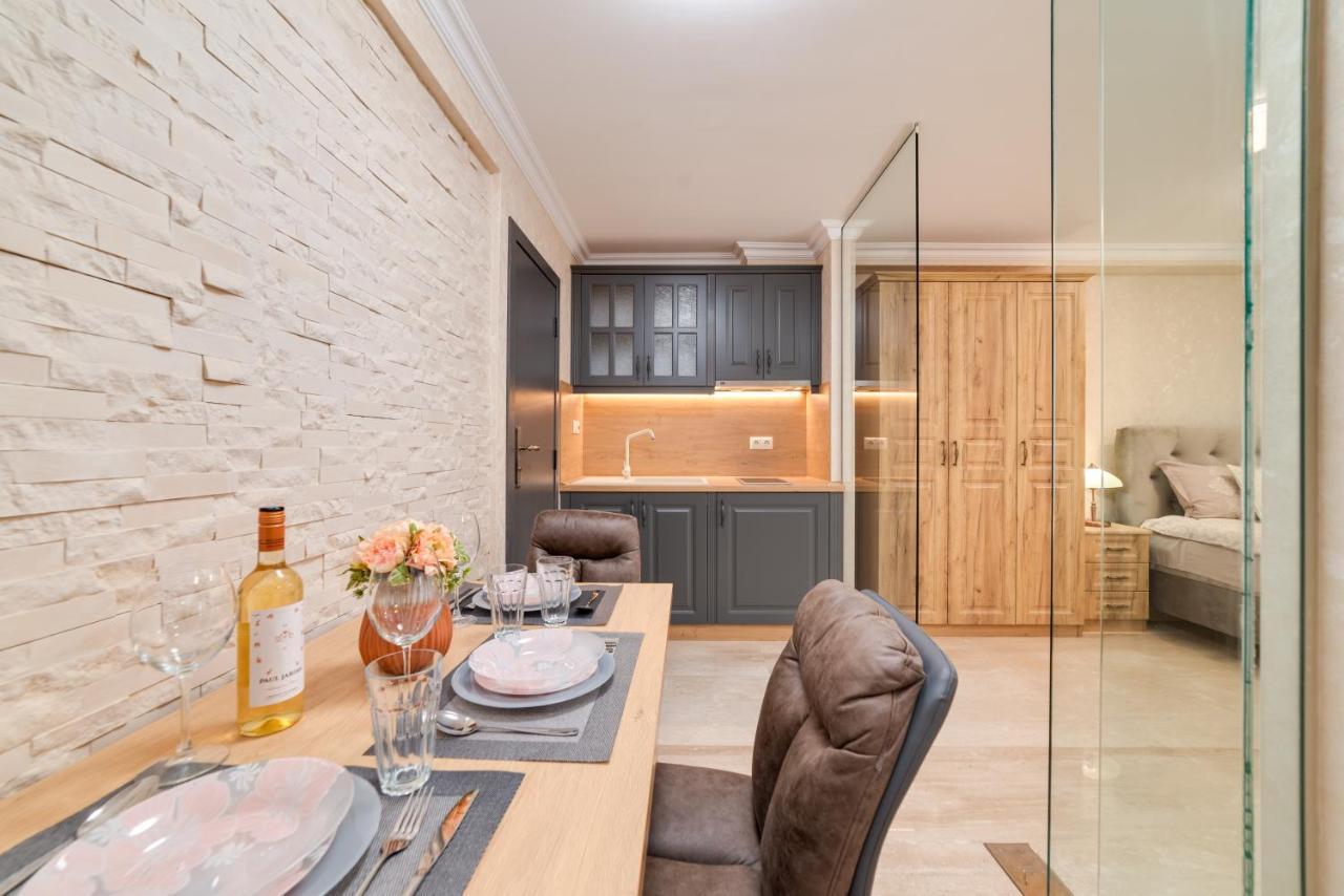 Deluxe And Central Garden Apartment Варна Екстериор снимка