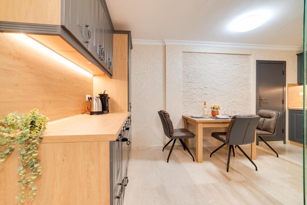 Deluxe And Central Garden Apartment Варна Екстериор снимка
