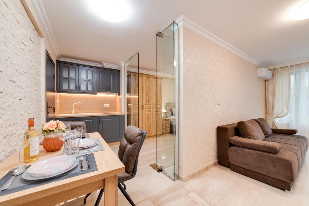 Deluxe And Central Garden Apartment Варна Екстериор снимка