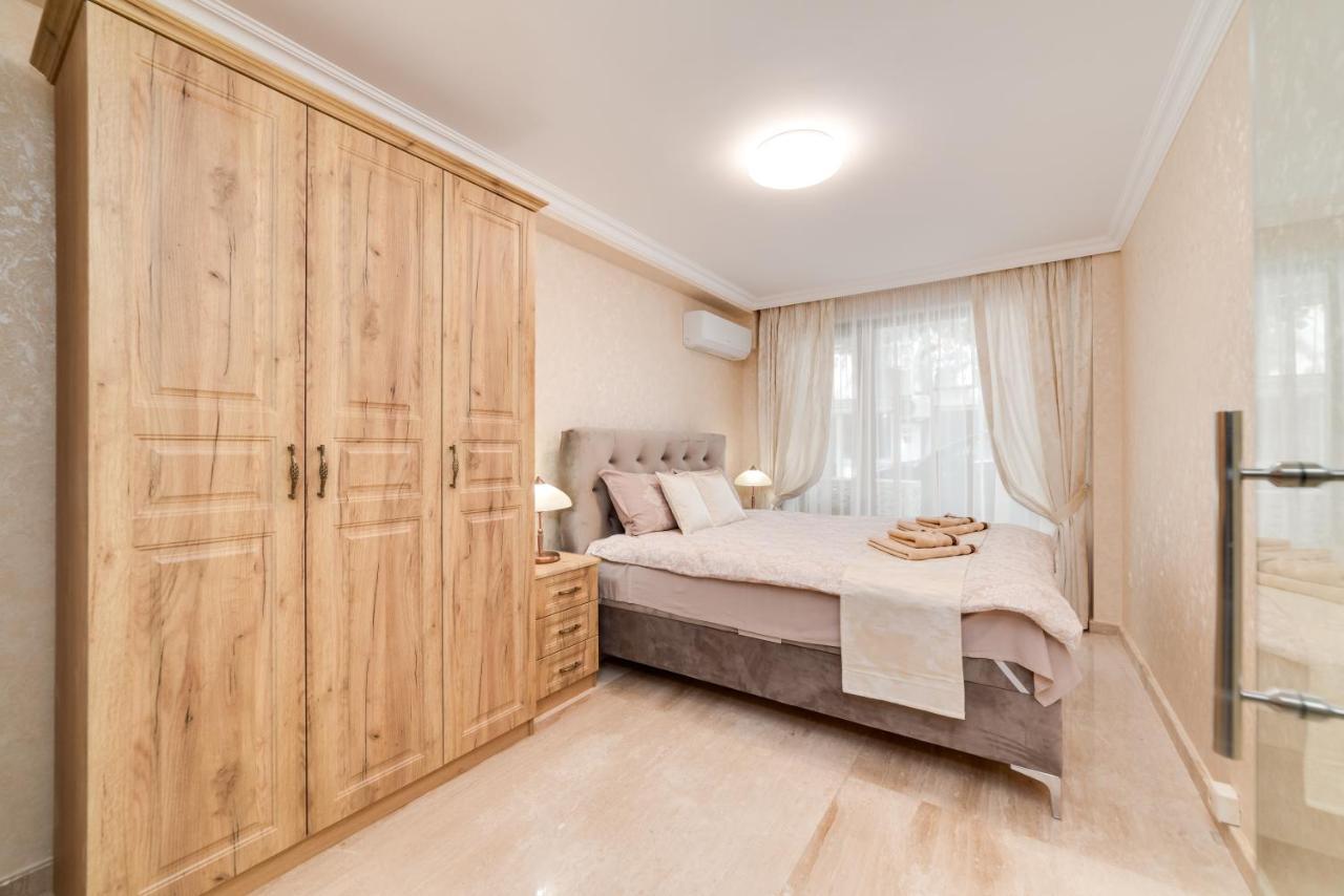 Deluxe And Central Garden Apartment Варна Екстериор снимка