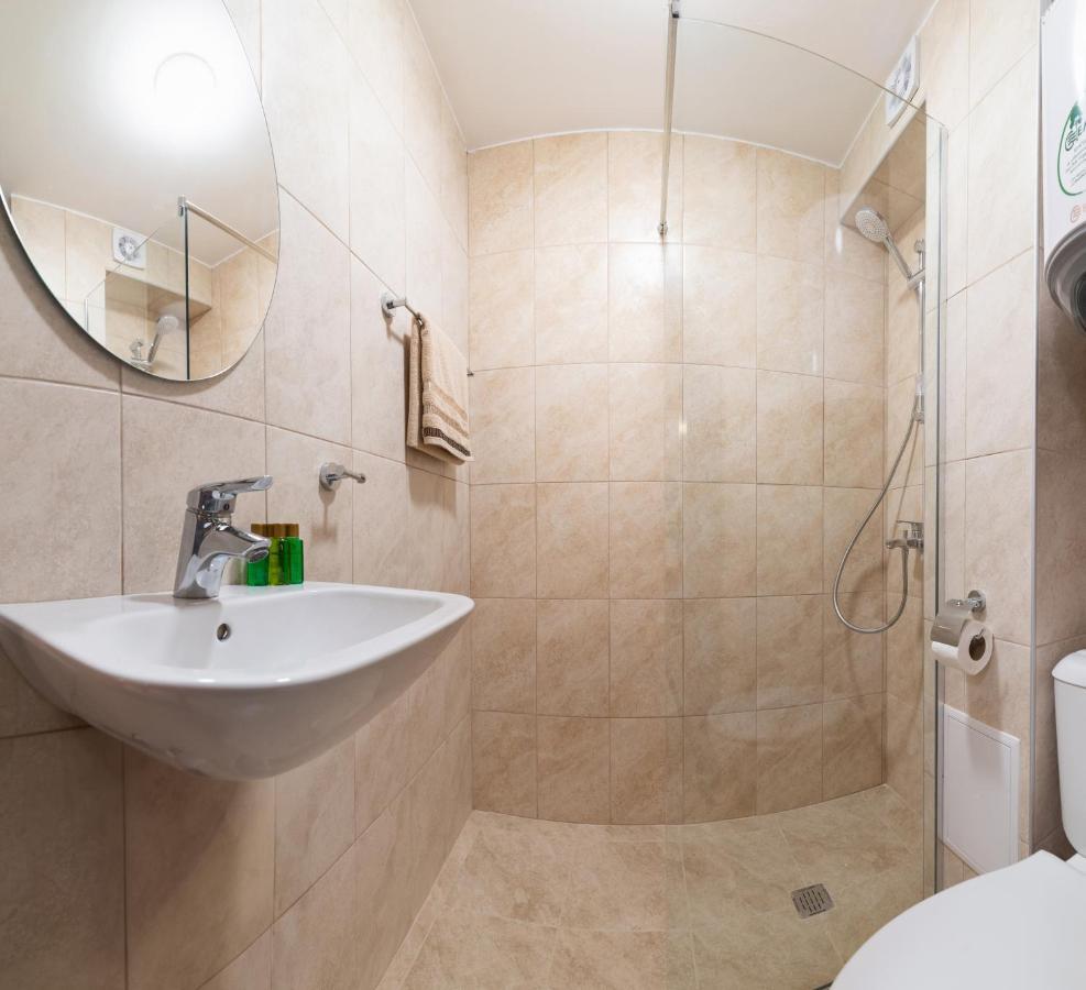 Deluxe And Central Garden Apartment Варна Екстериор снимка