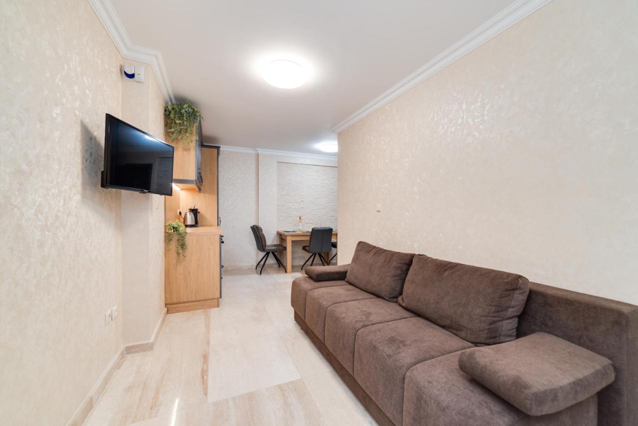 Deluxe And Central Garden Apartment Варна Екстериор снимка