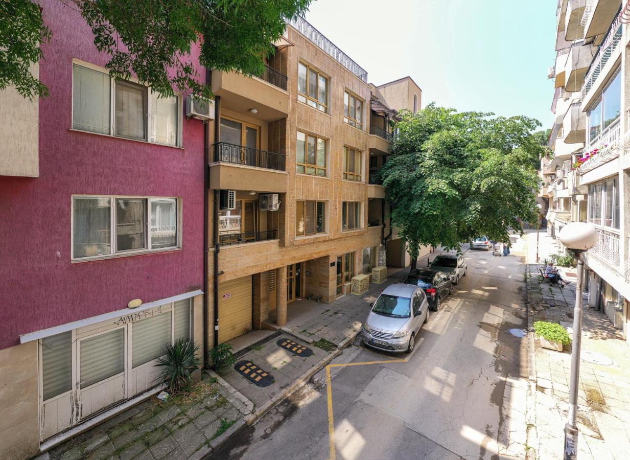 Deluxe And Central Garden Apartment Варна Екстериор снимка